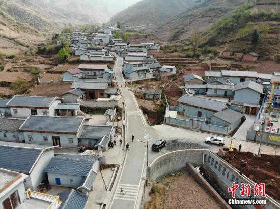 資料圖:村道。張浪 攝